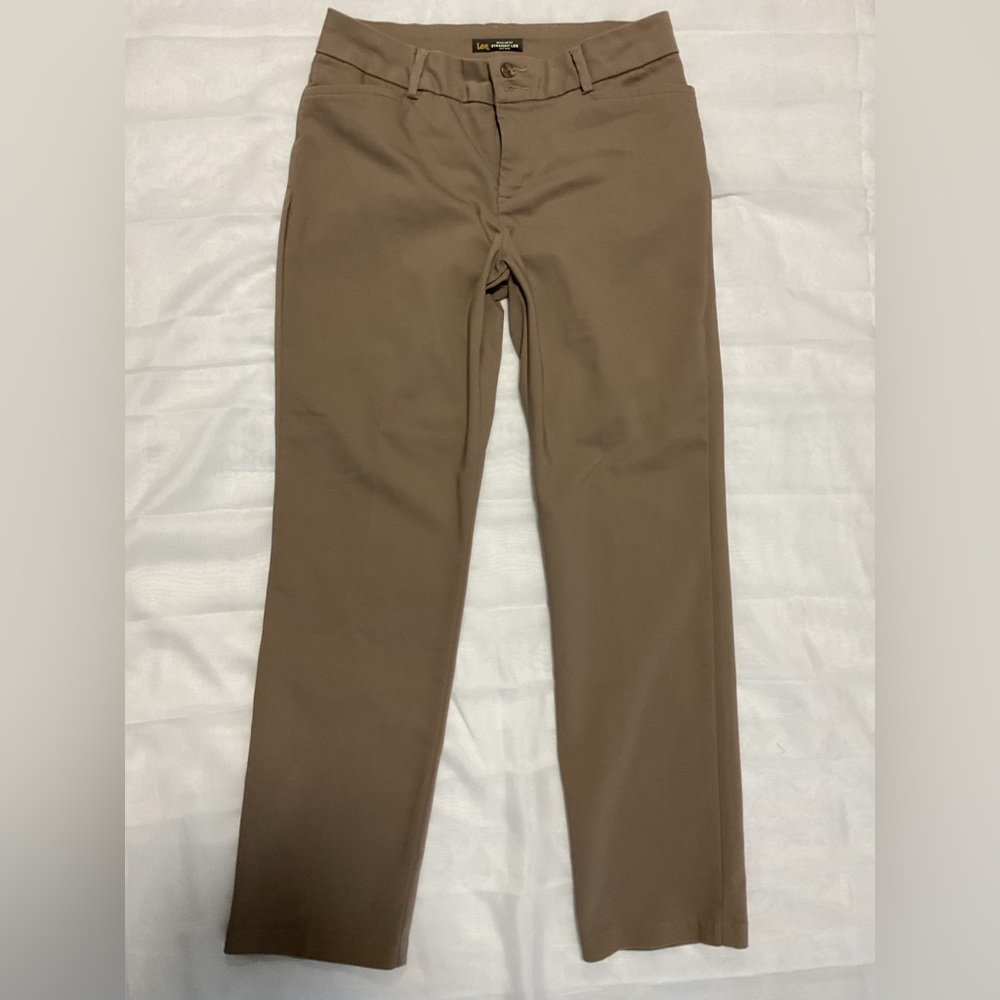 NWOT ‘Secret Shapes’ LEE Regular Fit Straight Leg Mid Rise Women’s Khaki Pants - Picture 4 of 11